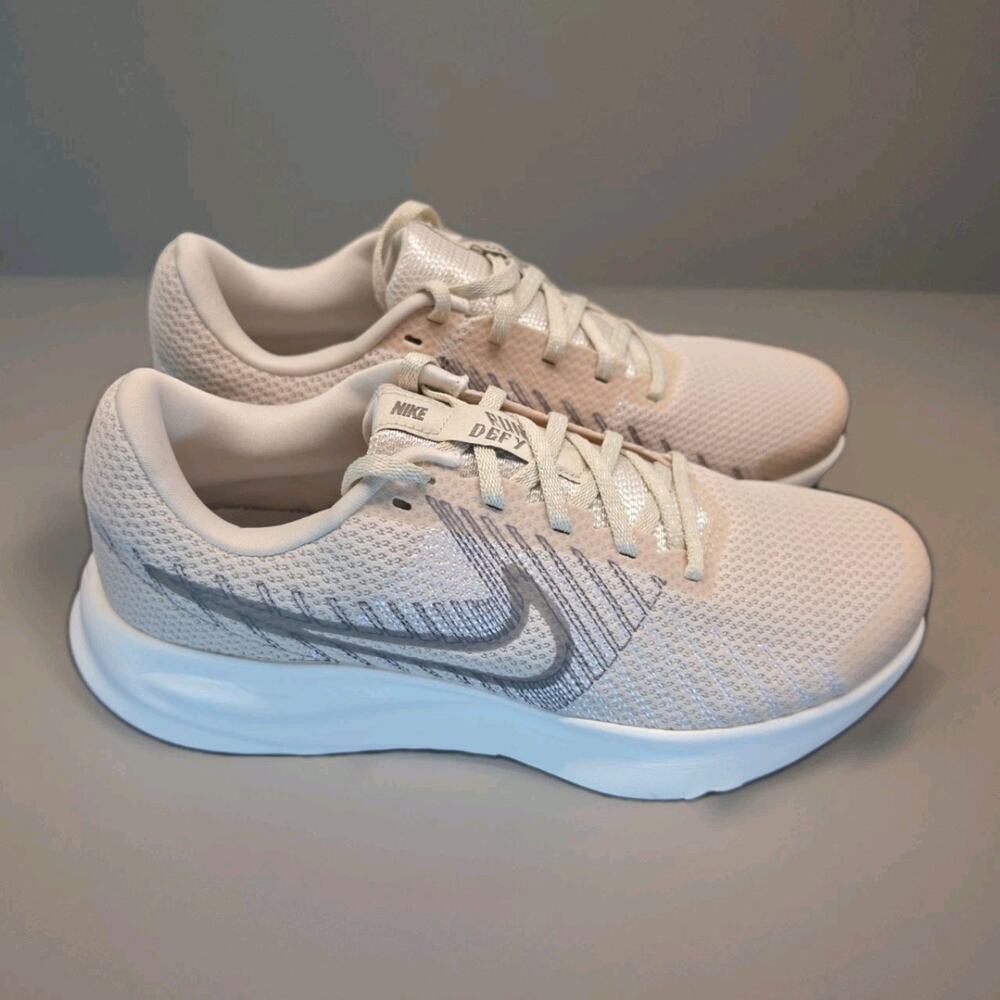 Nike RunDefy Women Size 8